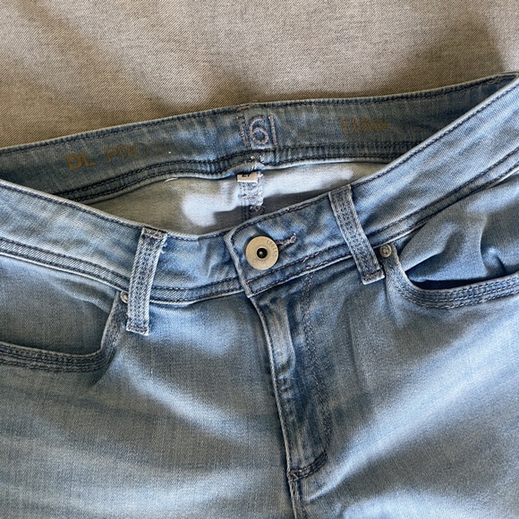 DL1961 EMMA SKINNY JEANS IN LIGHT-WASH SIZE 27 - Picture 7 of 7